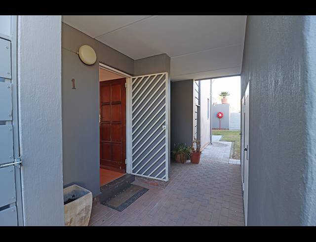2 BEDROOM TOWNHOUSE FOR SALE IN BEDFORD GARDENS